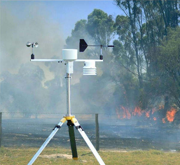 森林防火便携式自动气象站提供森林防火预警数据