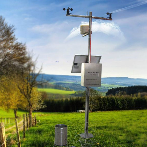 利用小型自动气象站等科学仪器对气象环境进行监测